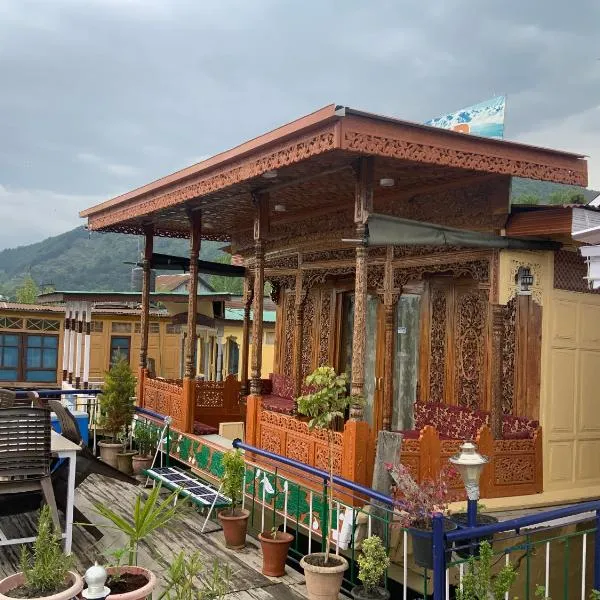 Movie land group of house boats, hôtel à Baghwānpur