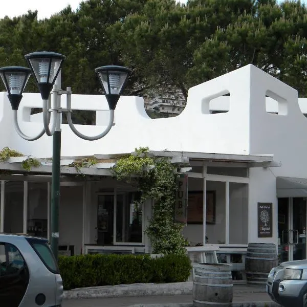 HOTEL GENOVA, hotel v destinácii Scalea