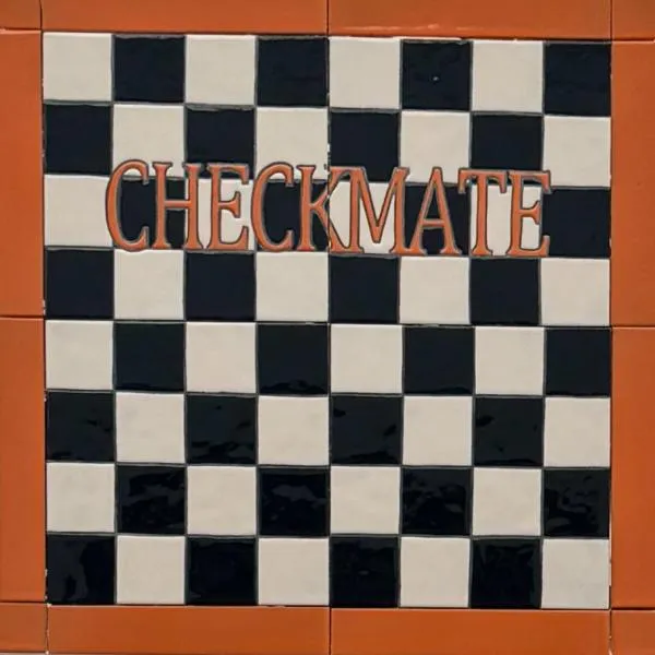 Checkmate, מלון בGuaro