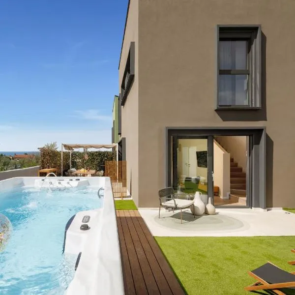 "CASA BELLA VITA" with large SPA and counter-current swimming near the beach!, khách sạn ở Poreč