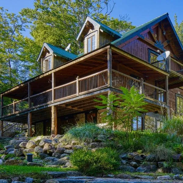 Grenville Gem: Luxury Chalet,Pool & Jacuzzi Oasis, hotel v destinaci Grenville-sur-la-Rouge