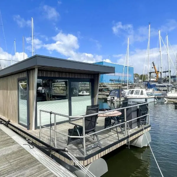 2 Bedroom Lovely Ship In Hellevoetsluis, hotel in Hellevoetsluis
