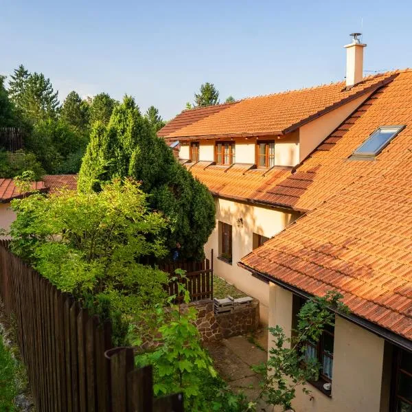 Chalupa na Krakovci u Rakovníka, hotel v destinaci Krakovec