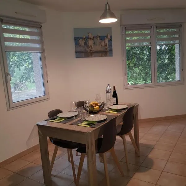 Maison au calme, hotel v destinaci Castillon-du-Gard