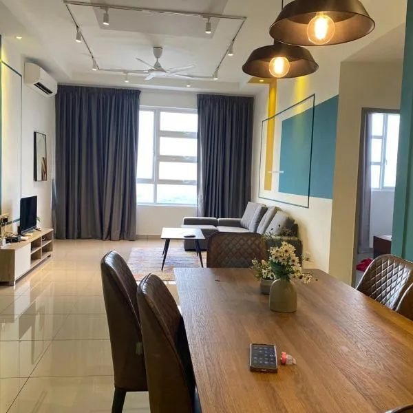 Alwafiqah Palmyra Condo 3 Bedroom- With Netflix & Wifi near Bangi, Kajang, Nilai,Putrajaya, KLIA, hotel in Kajang