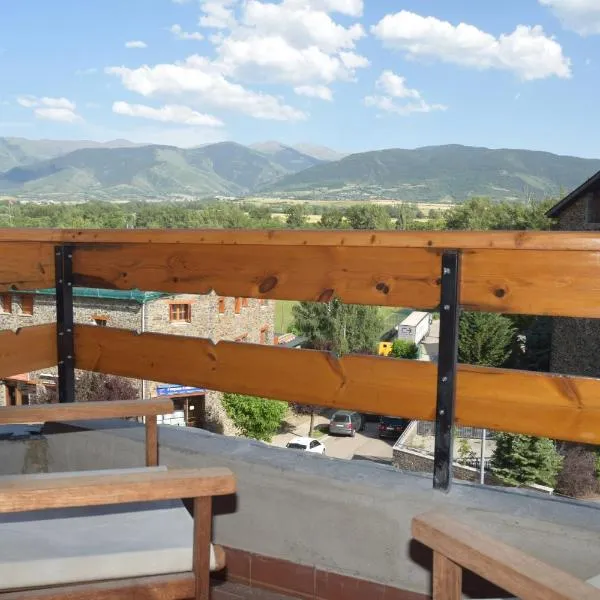 Ático en Llivia espacioso y acogedor, hotel in Llivia