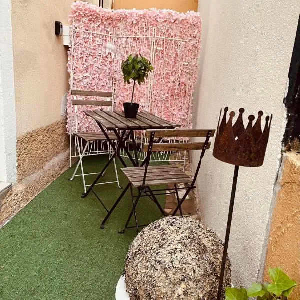 ETAGE entier privé, 45M2 Chez Regine, hotel v destinaci Schiltigheim