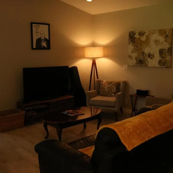 Charming Garden Apartment, hotel v destinaci University Place