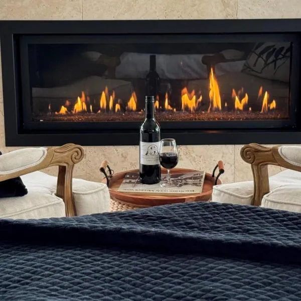 Wake Up to Stunning Views - Luxury Counrty Escape by Scotch Hill Truffle Farm, hotel in Neerim South