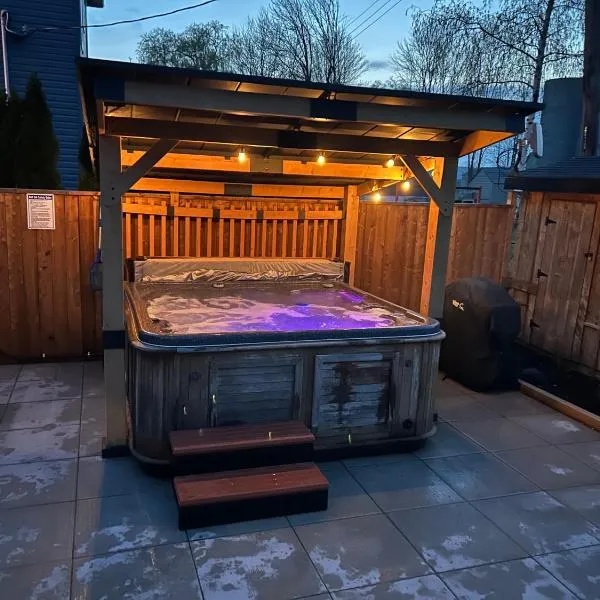 Elite Upper Deck Suites l Lake front with hot tub, hotel v destinaci Cayuga