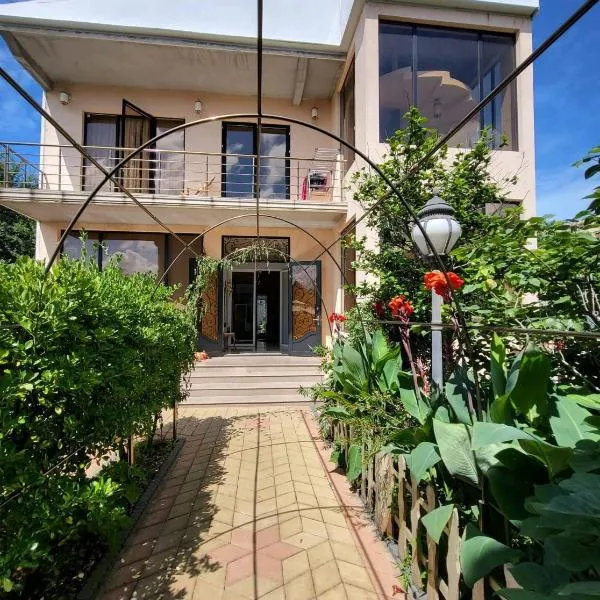 Kobuleti 327 a, hotel in Kobuleti