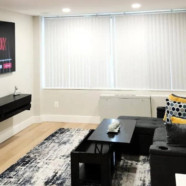 Cozy King Suite in the heart of Towson, hotel v destinaci Towson