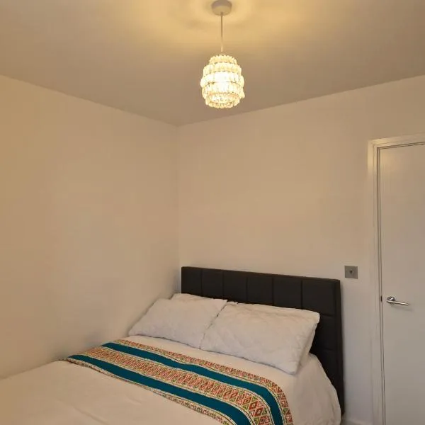 One Double Room in a 4 bedroom family home in Broomfield, viešbutis mieste Čelmsfordas