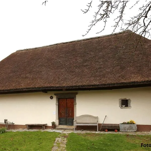 Dormouse House - Historic Countryside Retreat, hotelli kohteessa Grahovo