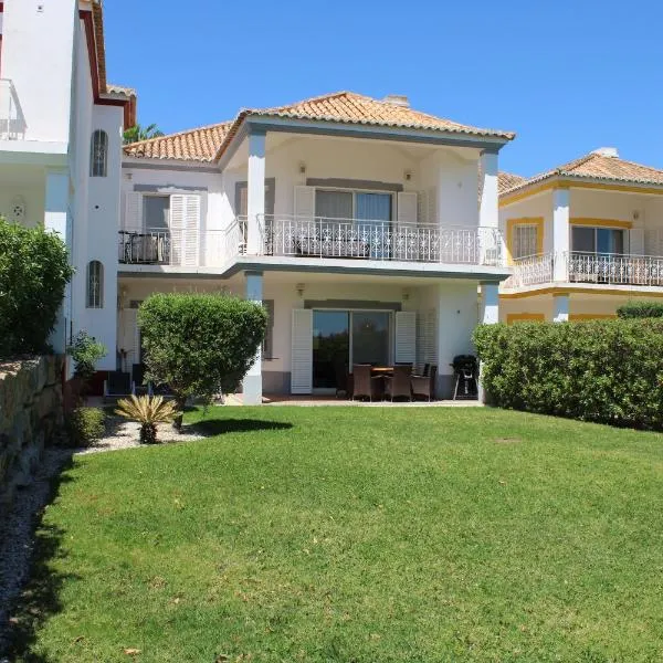Luxury 2 Bedroom Apartment with Private Garden, hotel in Almancil