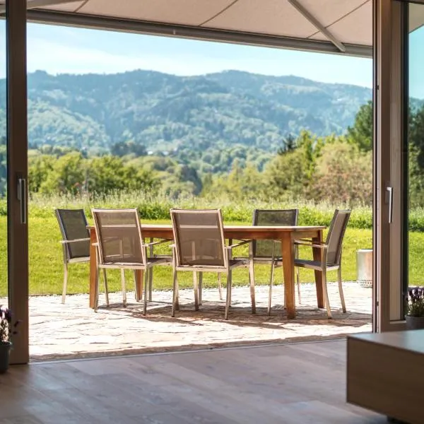Stilvolles Ferienhaus Südsteiermark in ruhiger Lage top Aussicht inkl Wallbox, hotel in Eibiswald
