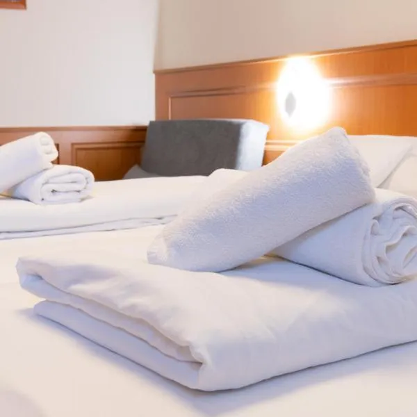 Szinbád Hotel, hotel v destinácii Pécs