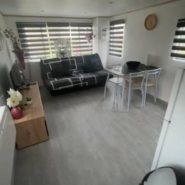 Mobil-home camping 4 étoiles N35, hotel v destinaci Fourmies