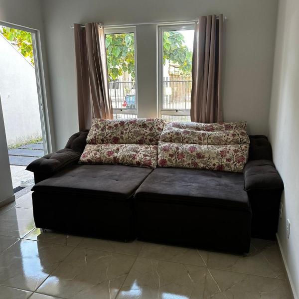 Casa confortável para até 4 pessoas - 2 quartos - ótima localização - Foto 2
