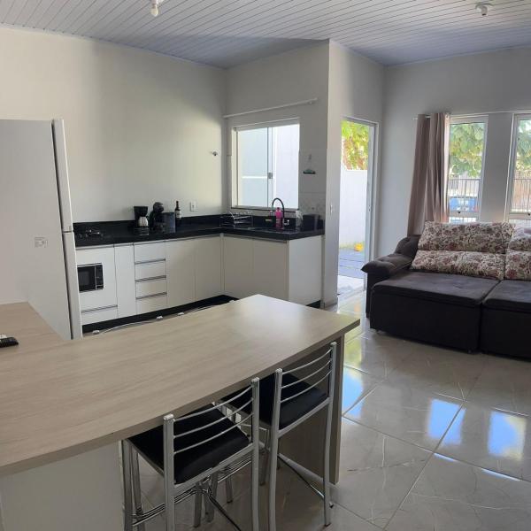 Casa confortável para até 4 pessoas - 2 quartos - ótima localização - Foto 4