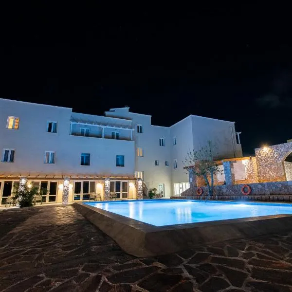 GIN Wellness Hotel, hotel v mestu Pirgos