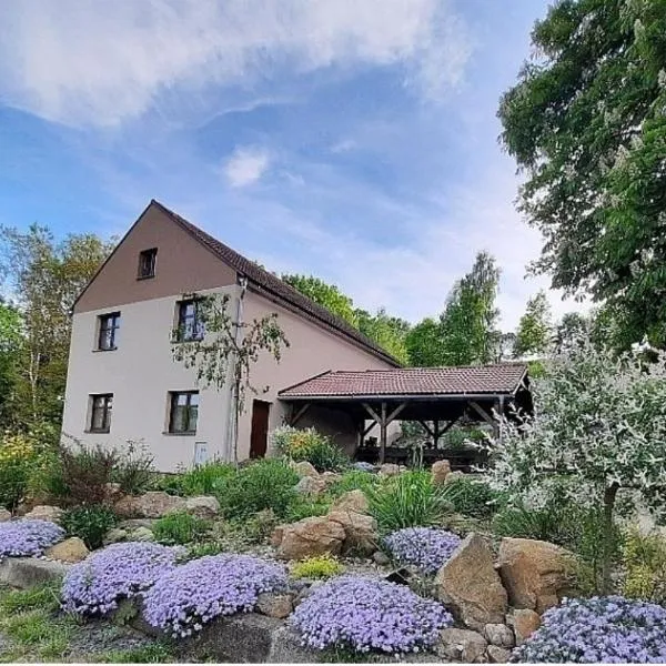 Chloumek, hotel v destinaci Bělá