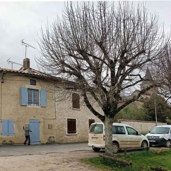 Au bord de la rivière, hotel u gradu 'Verteuil-sur-Charente'