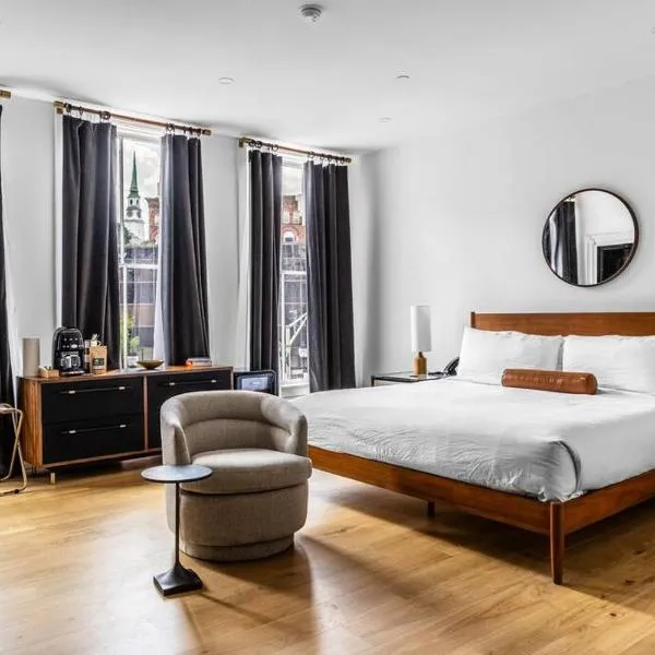 Historic Hotel, King Bed, Market Square View, Room # 201, hotel in Bangor
