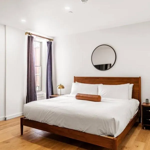 King Bed, Historic DTWN Hotel, Coffee Shop, Room # 202, hotel in Bangor