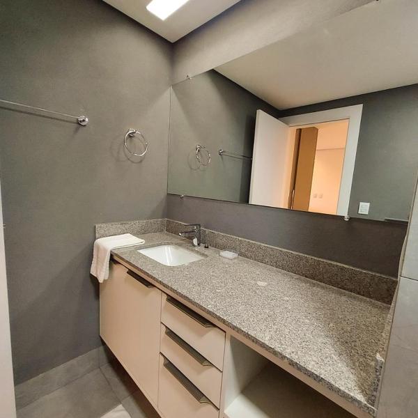 Alto Luxo - Cama King Simmons e 2 Smartv - Foto 3