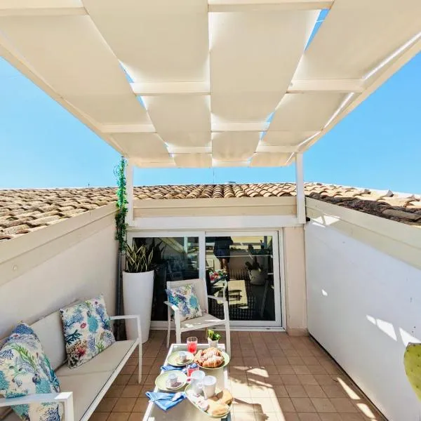 Mare del Sud , Lovely apartment with sea view, hotel in Pozzallo