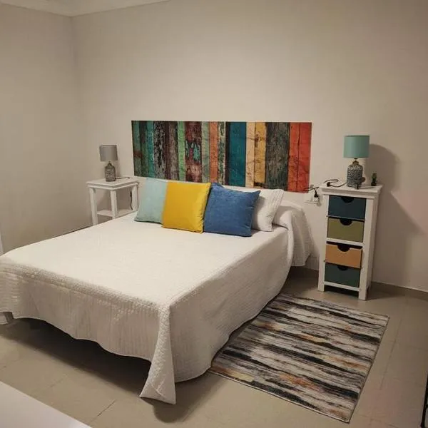 Lovely Apartment in Torre de Benagalbón, hotel i Torre de Benagalbón