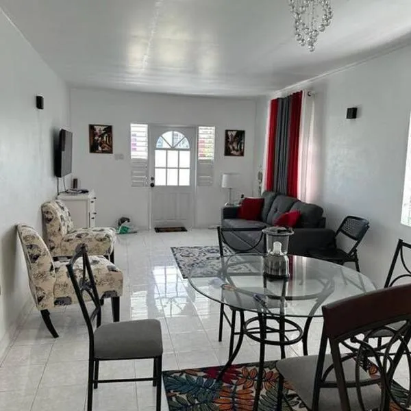 Ottie-Newly Renovated, 5 min from beach, hotel v destinaci Saint James