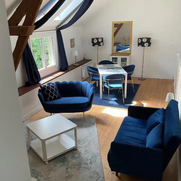 Maison cosy avec extérieur et piscine partagée, hotel em Mespaul