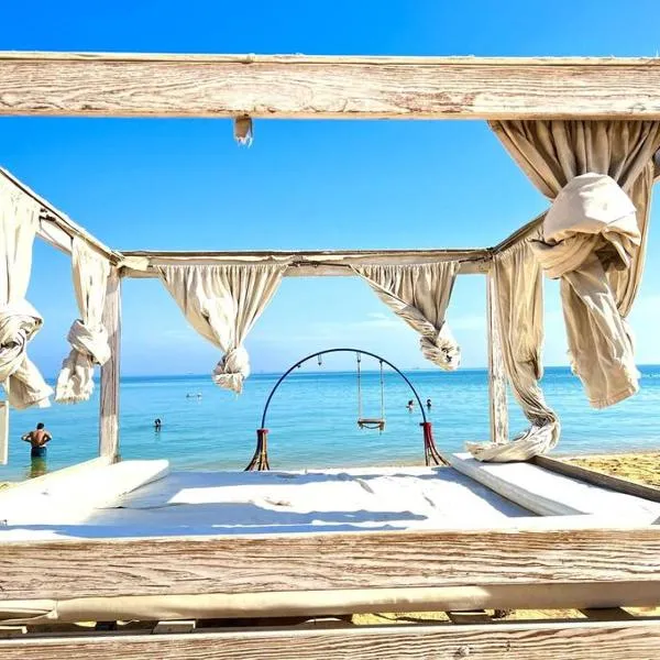 Ultimate Boho Chalet w Garden in Azha - Sokhna, hotel in Ain Sokhna