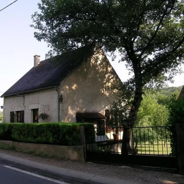 Maison Indépendante avec Grand Jardin et Cheminée, Proche Saint Pourçain - Confort et Tranquillité - FR-1-489-38, hotel v destinaci Bransat