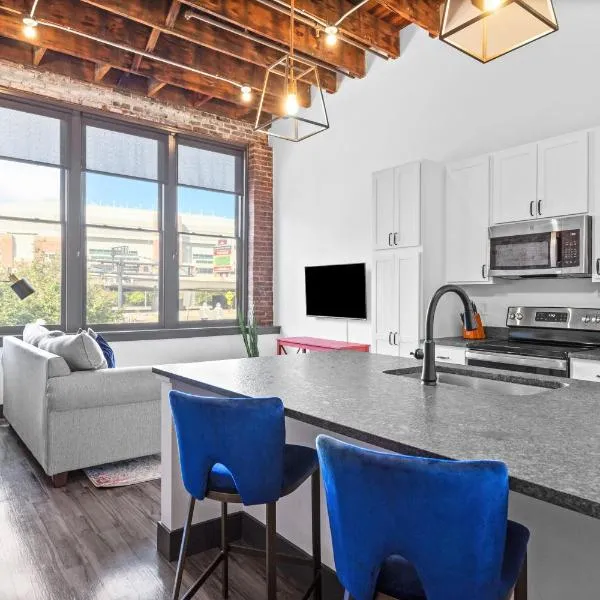 Spacious Riverfront Loft, Steps to Gateway Arch & Dining, 201, hotel v destinaci Saint Louis