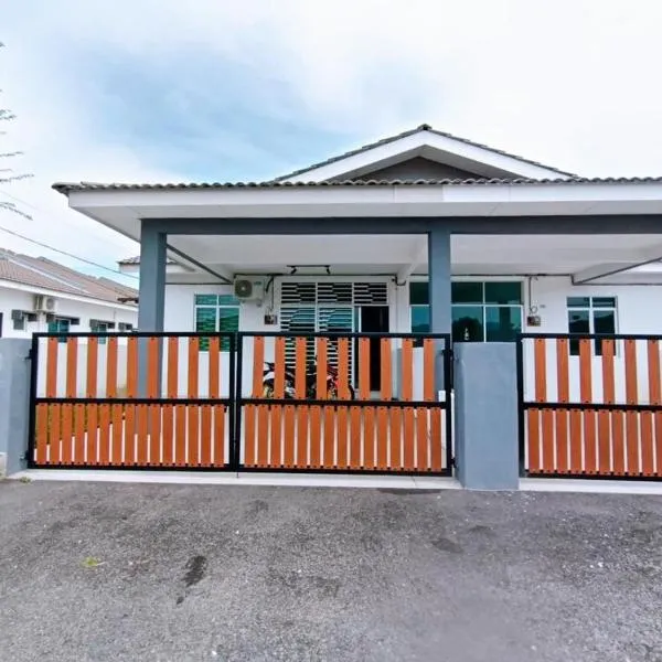HomeSTAY TAMAN MANJUNG POINT LUMUT PERAK, hotel v destinaci Lumut