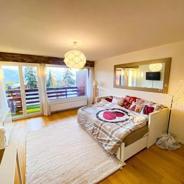 Studio cosy au calme avec terrasse vue sur Alpes, hotel v destinaci Crans-Montana