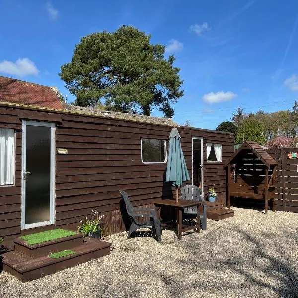 Donegal Cabin with Hot tub Option, hotel v destinaci Dernacally