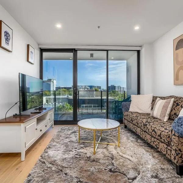 North-Facing APT 3 min to Canberra Times Fountain - Hosted by CanStay, hotel in Canberra