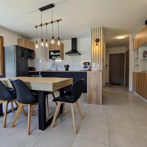Spacieux appartement au pied des pistes, хотел в Ла Фекла