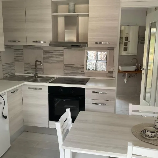 Casa vacanze Scent of Roses, hótel í Verbania