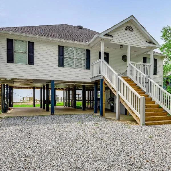 Foley Beach Cottage with Waterfront Backyard!, hotel in Magnolia Springs