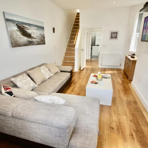 Holiday Home Hot Tub & Sauna, hotel v destinaci Bournemouth