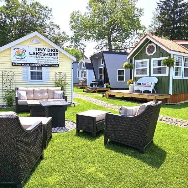 Tiny Digs Lakeshore - Tiny House Lodging, hotel in Muskegon Heights