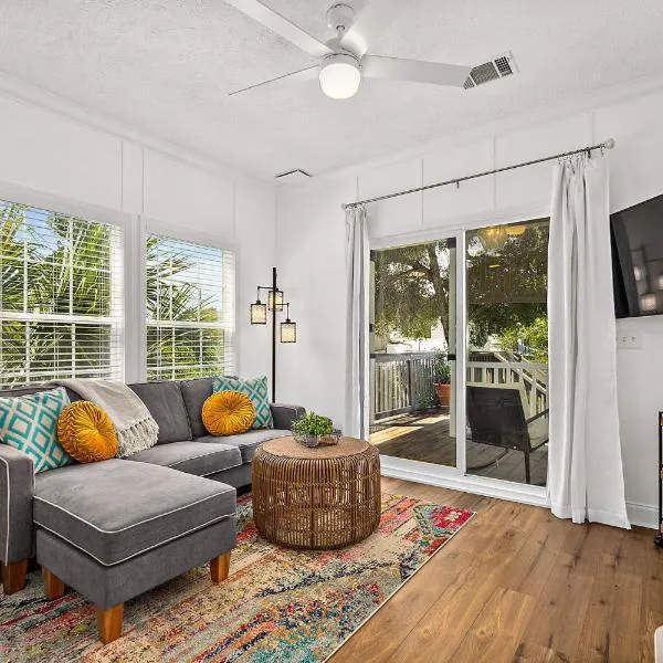 Treetop Cottage - 3 blocks from Historic District, hotel v destinaci St. Augustine