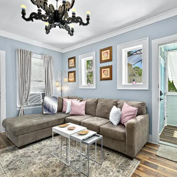 Casa Bella- Chic, Retro Apt- Steps to Historic District!, hotel u gradu 'St. Augustine'