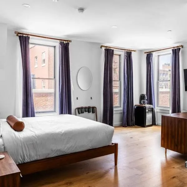 Canal View, DTWN Bangor, Steps to great Restaurants, Room # 210, hotel in Bangor