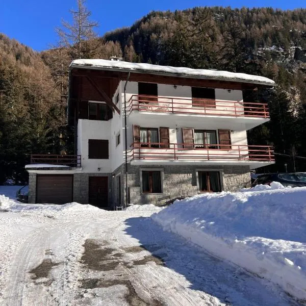 Appartamento in Villa a Champoluc in Val' d'Ayas, hotelli kohteessa Frachey